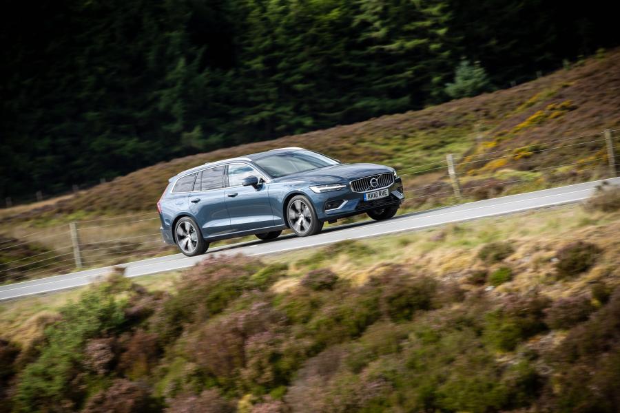  Volvo V60 D3 Inscription 2018 года  (UK) (фото 12 из 40)